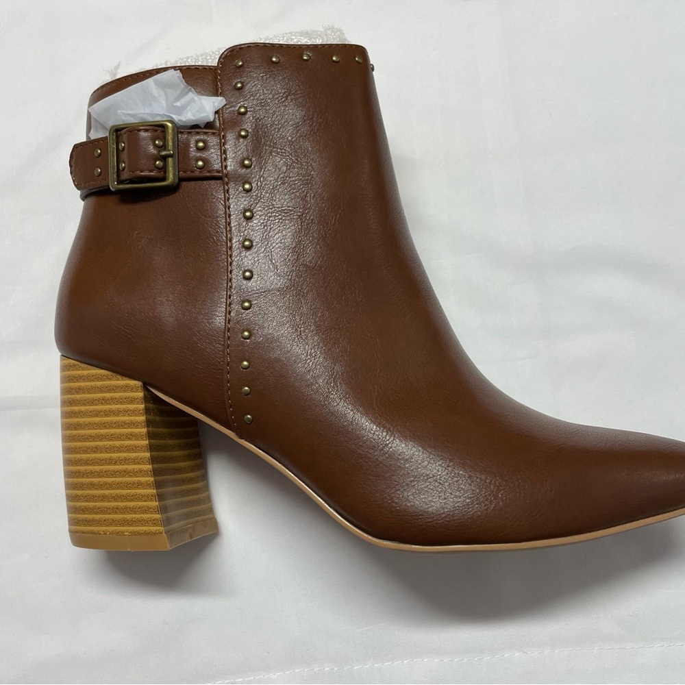 Sleek Brown Leather Ankle Boots with Gold Accents - Picture 2 of 6